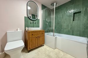 Bedroom 1 En-suite- click for photo gallery